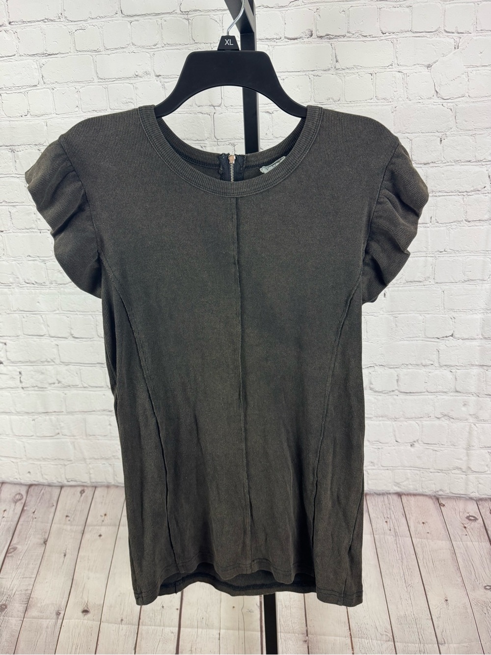 POL Charcoal Gray Vera Ruffle Sleeve Zipper Back Top Size XL